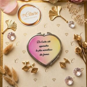 Miroir poche cœur personnalisé – “De l’autre côté du miroir se trouve la plus belle des femmes” – Cadeau femme original